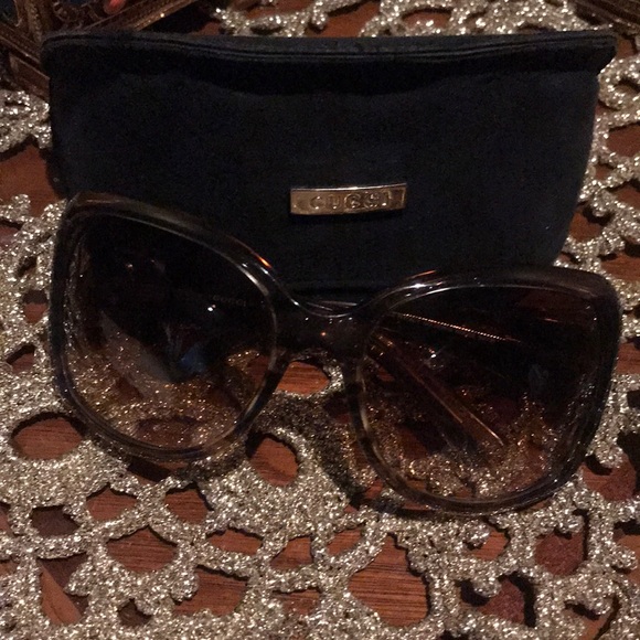 Gucci Accessories - AUTHENTIC 🔥 GUCCI oversized sunglasses.